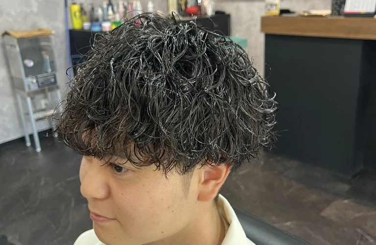 新たな自分を魅惑の波巻きパーマで発見！